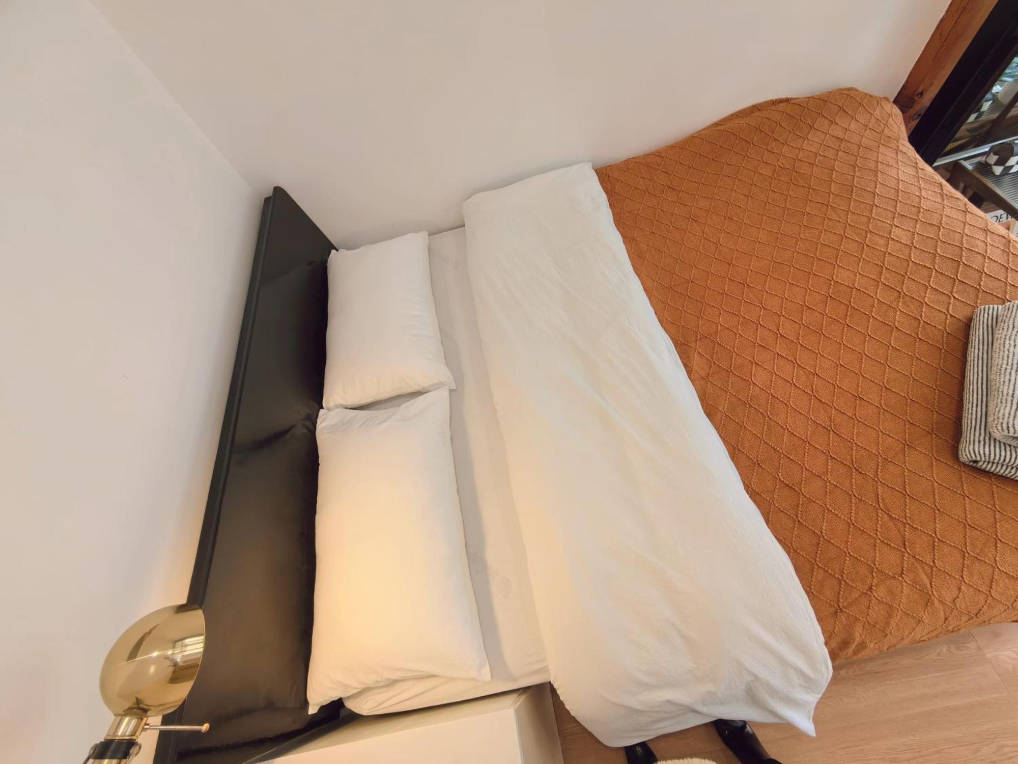 Hills & Zinn Sunshine With Balcony Near Metro Line1 Changshu Rd Xangai