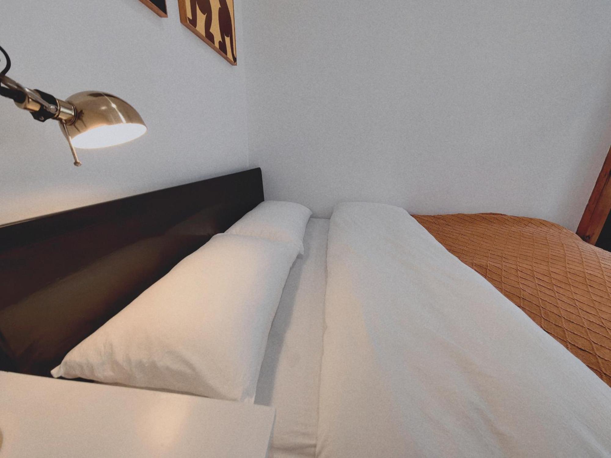 Hills & Zinn Sunshine With Balcony Near Metro Line1 Changshu Rd Apartamento